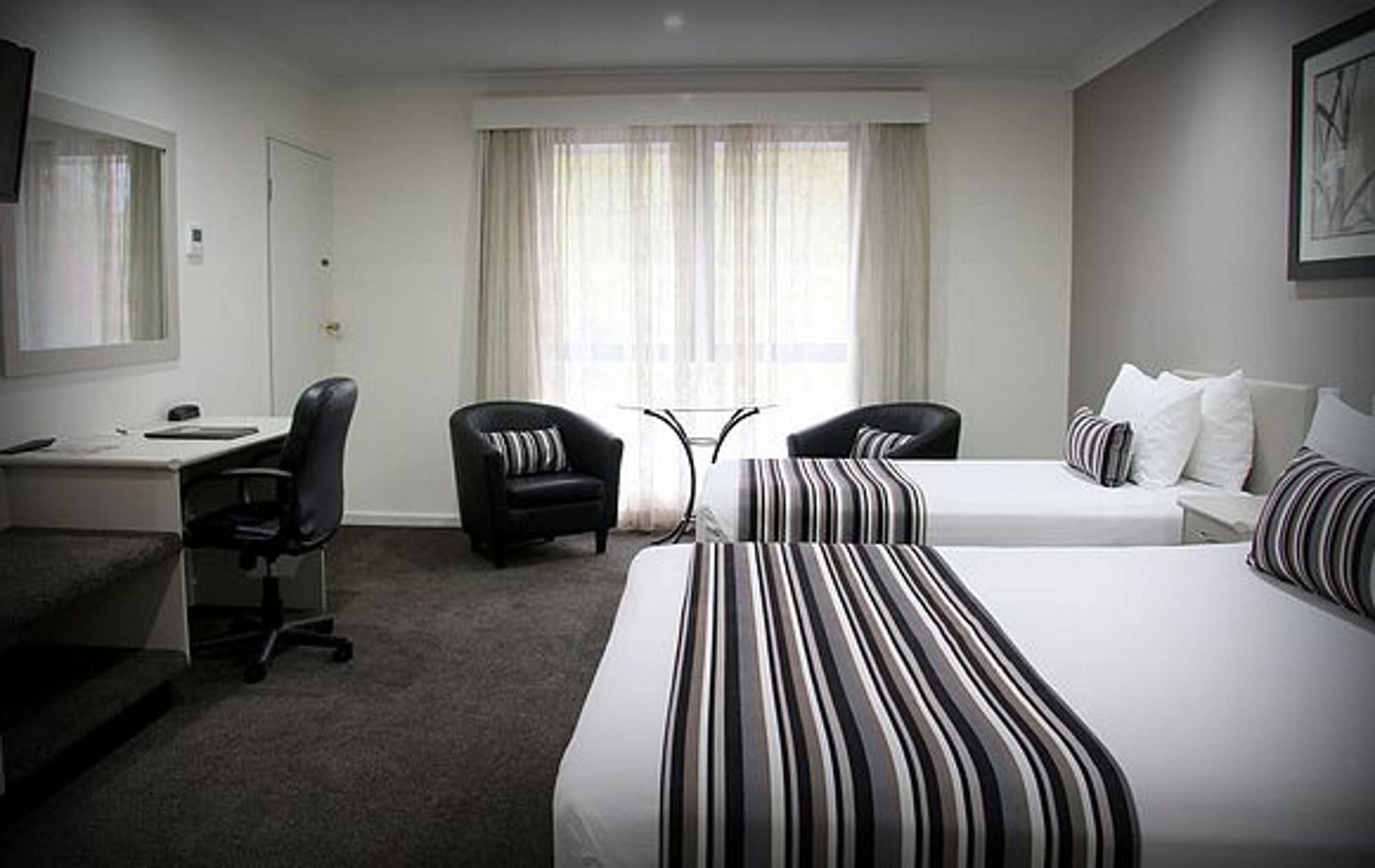 Central Caleula Motor Lodge Ориндж Екстериор снимка